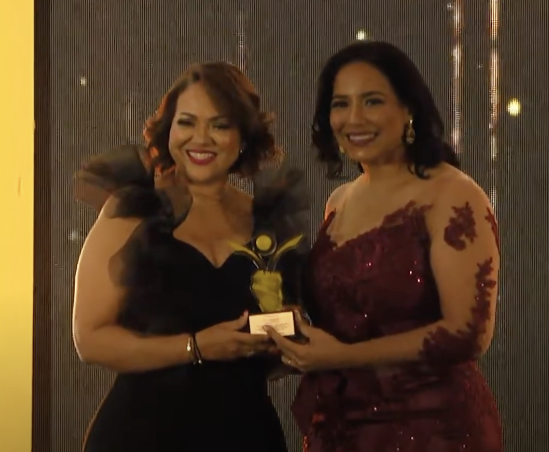 Dra. Evangelina Soler recibiendo el Premio Vive Sano 2022
